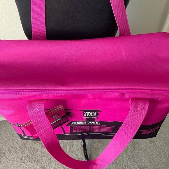 COPY - Trader Joe's magenta/fuchsia Limited Reusable Insulated Bag - Picture 4 of 9